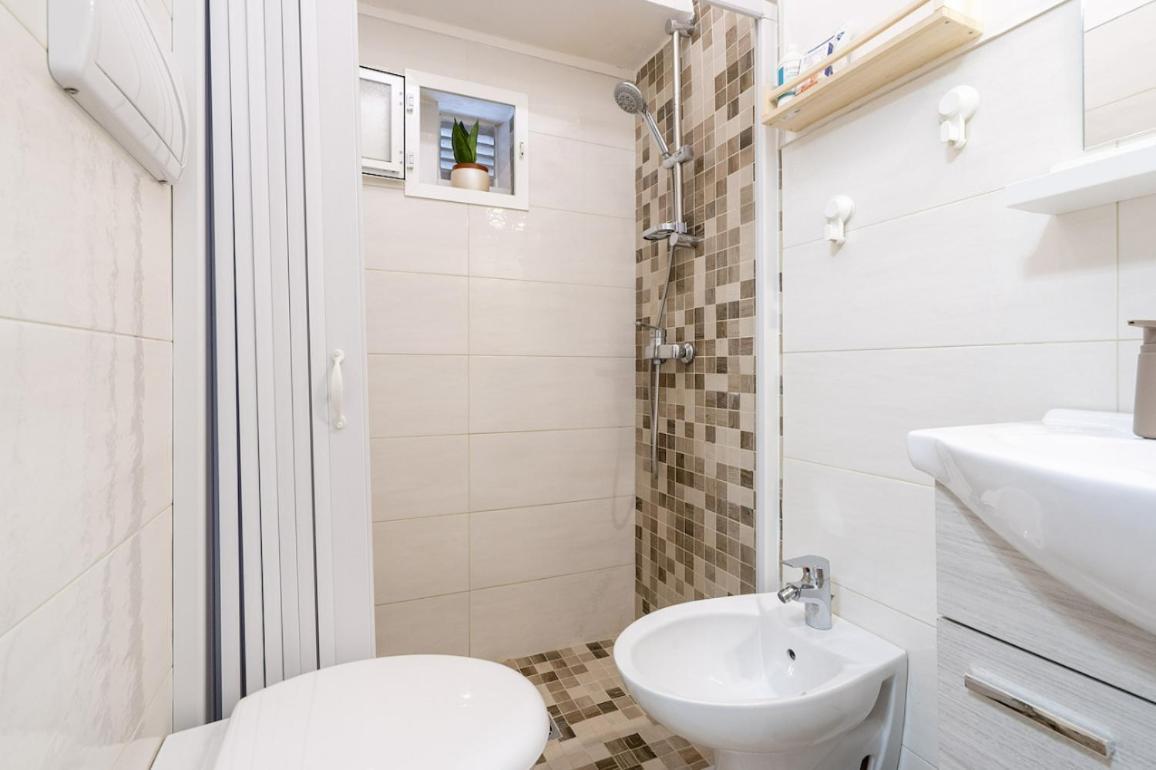 Chiarina Rooms 2 โปลีญาโนอามาเร ภายนอก รูปภาพ