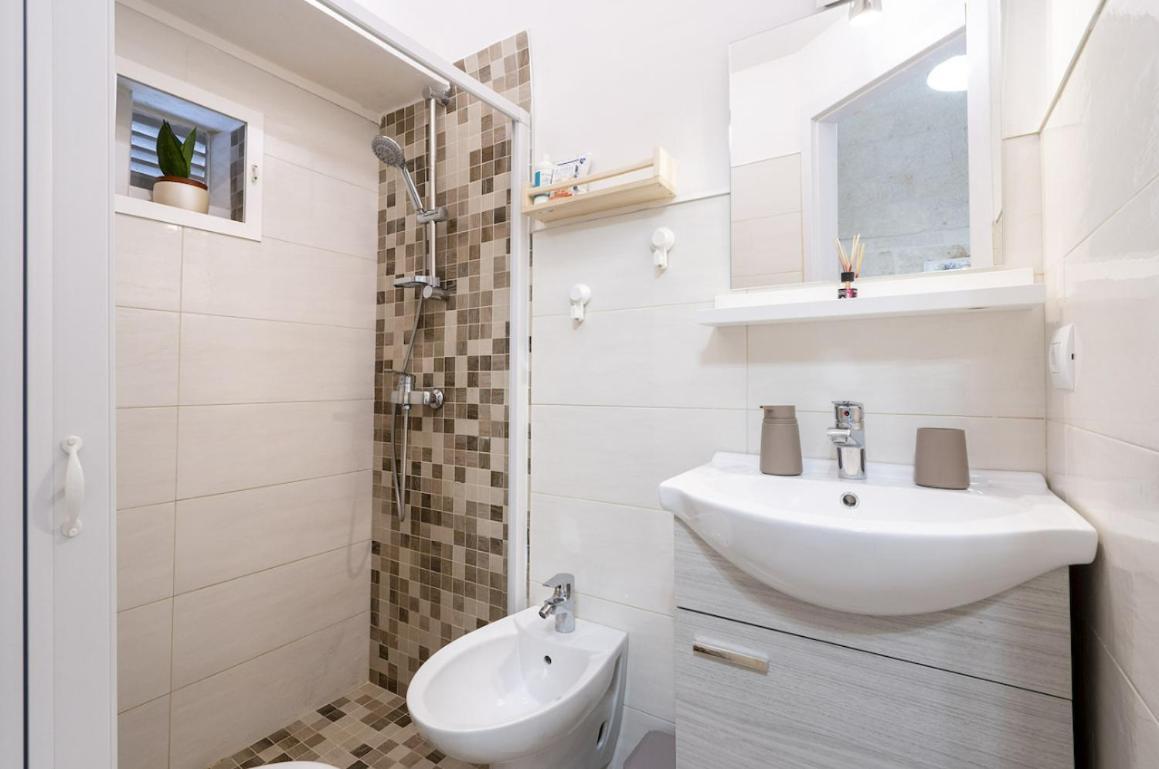 Chiarina Rooms 2 โปลีญาโนอามาเร ภายนอก รูปภาพ